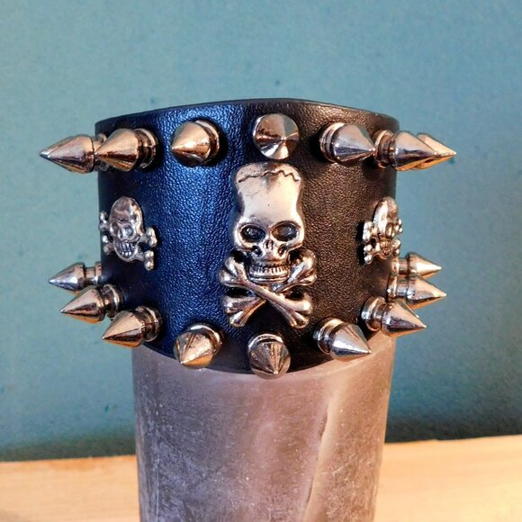 Ladies Gothic Leather Wrap Around Bracelet - Picture 1 of 3